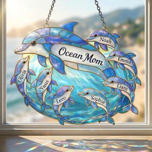 Personalized Dolphin Family Suncatcher Ocean Mom Gift, Custom Kids Names Window Hanging, Mother’s Day Gift, Grandma Gift Decor